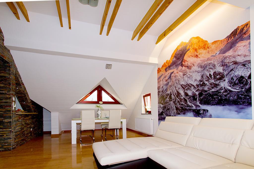 Bohinjskih 7 *